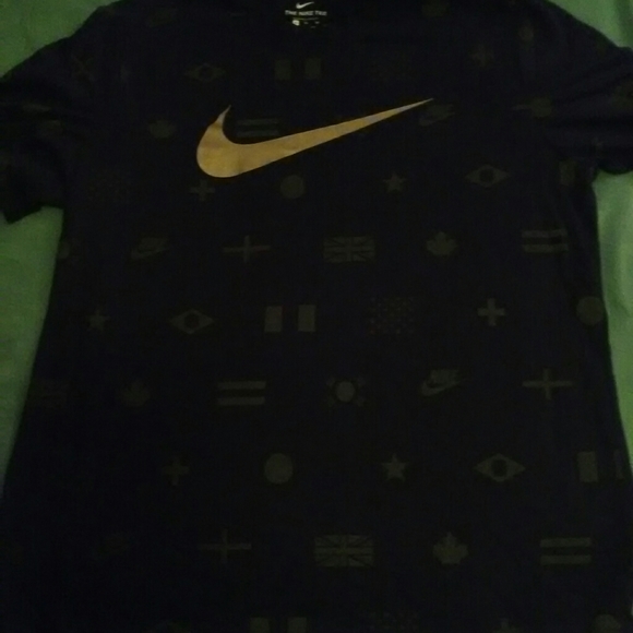 Nike Tshirt - Picture 1 of 3